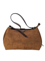 Carica l'immagine nel visualizzatore di Gallery, Borsa in camoscio bassa
